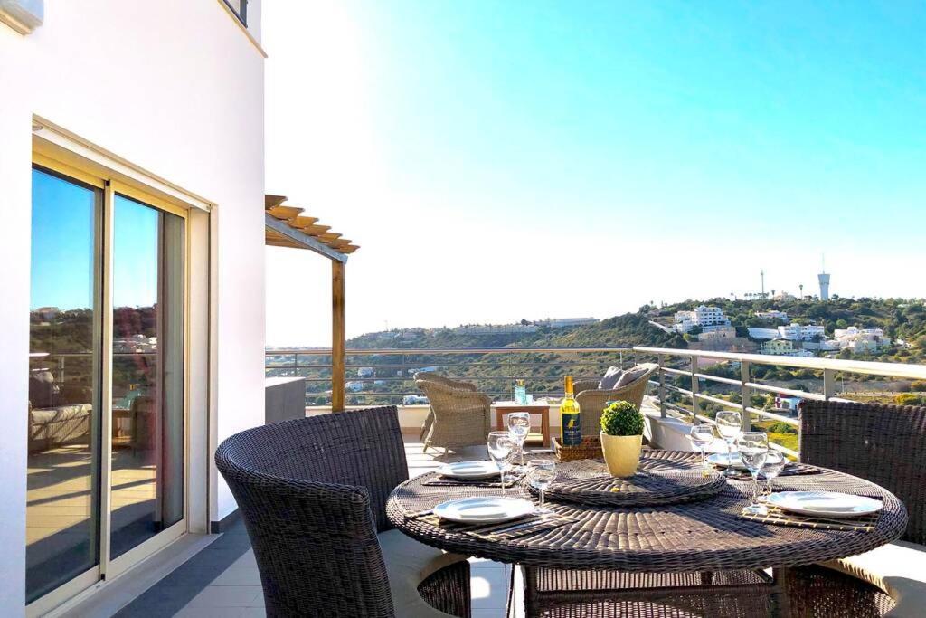 L Amazing Terrasse With Jacuzzi Encosta Da Orada Appartement *