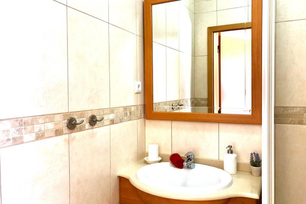 L Amazing Terrasse With Jacuzzi Encosta Da Orada Appartement *