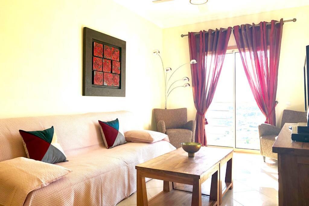 L Amazing Terrasse With Jacuzzi Encosta Da Orada Appartement *